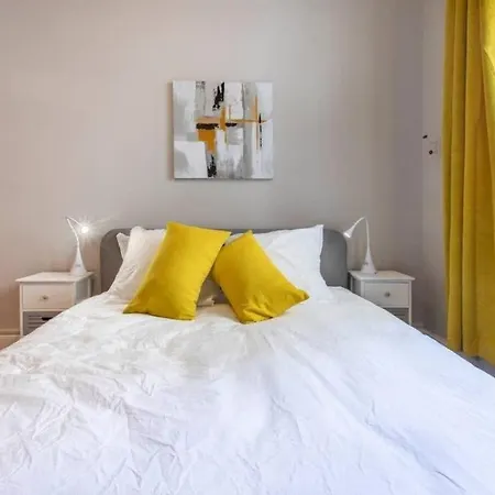 The Red Heart Of - Beautiful For 4 People Apartment